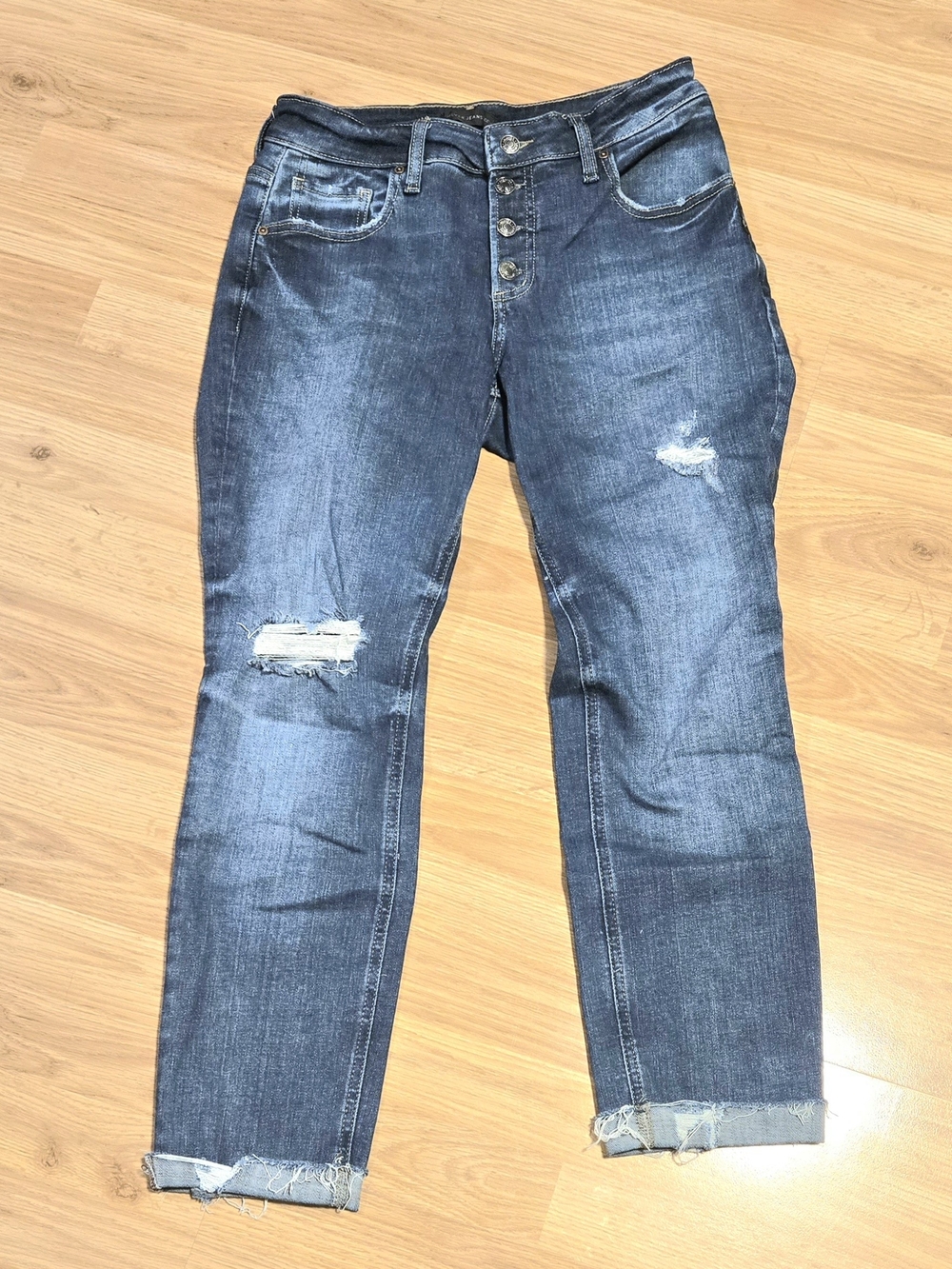 Silver Jeans Blue Denim Midwash Jeans with Contrast Stitching